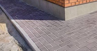 Укладка плитки на отмостку: Цена от 828 руб. в Махачкале от ТротуарнаяПлитка