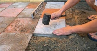 Укладка тротуарной плитки на основание в Махачкале в октябре