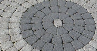 Профессиональная укладка клинкерной брусчатки в Махачкале в октябре