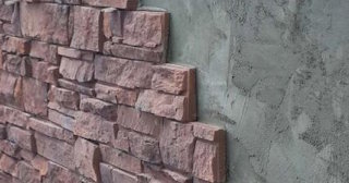 Качественная отделка цоколя фундамента снаружи в Махачкале в октябре